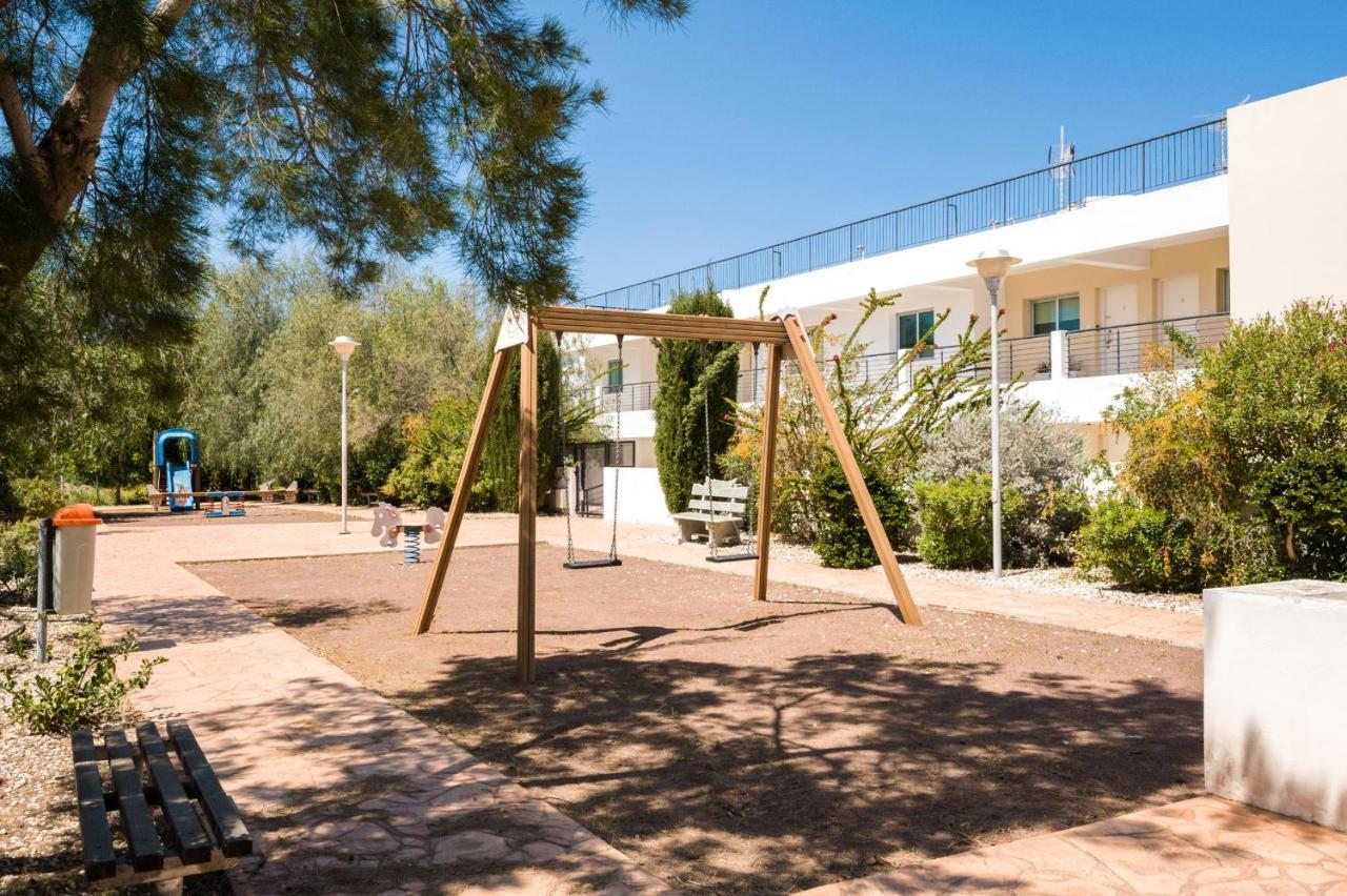 Seabreeze Apartment 200M Away From The Sea Paralimni Exterior photo