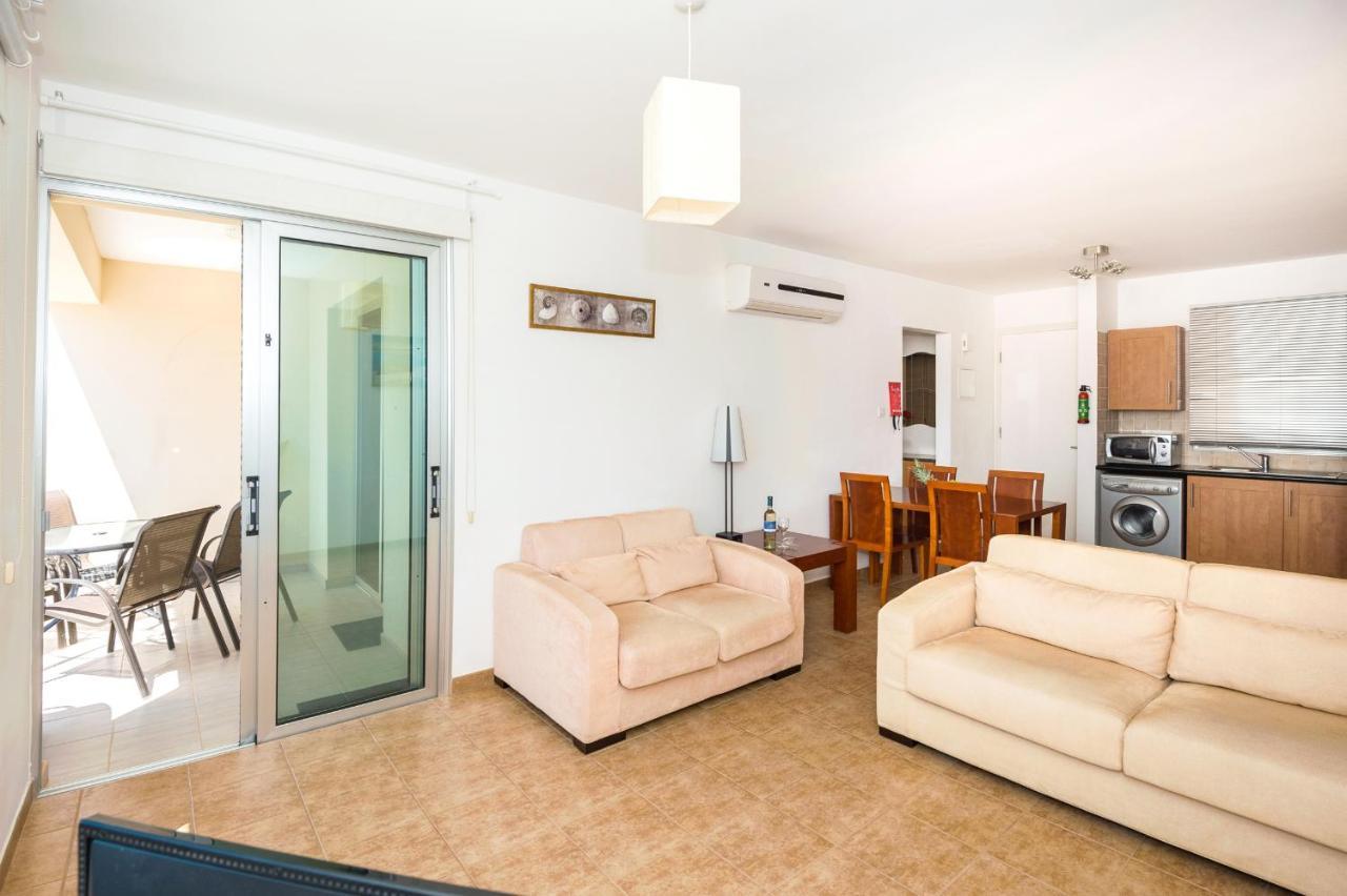 Seabreeze Apartment 200M Away From The Sea Paralimni Exterior photo
