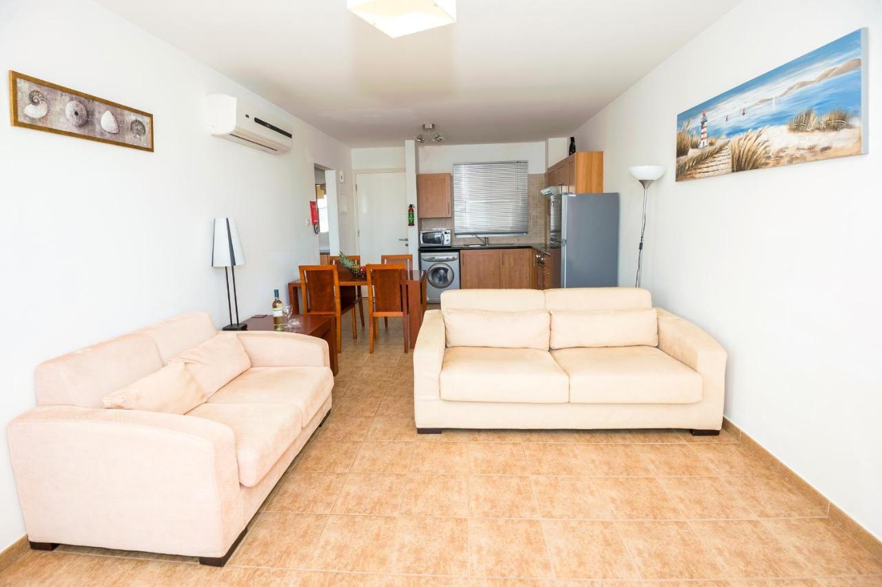 Seabreeze Apartment 200M Away From The Sea Paralimni Exterior photo