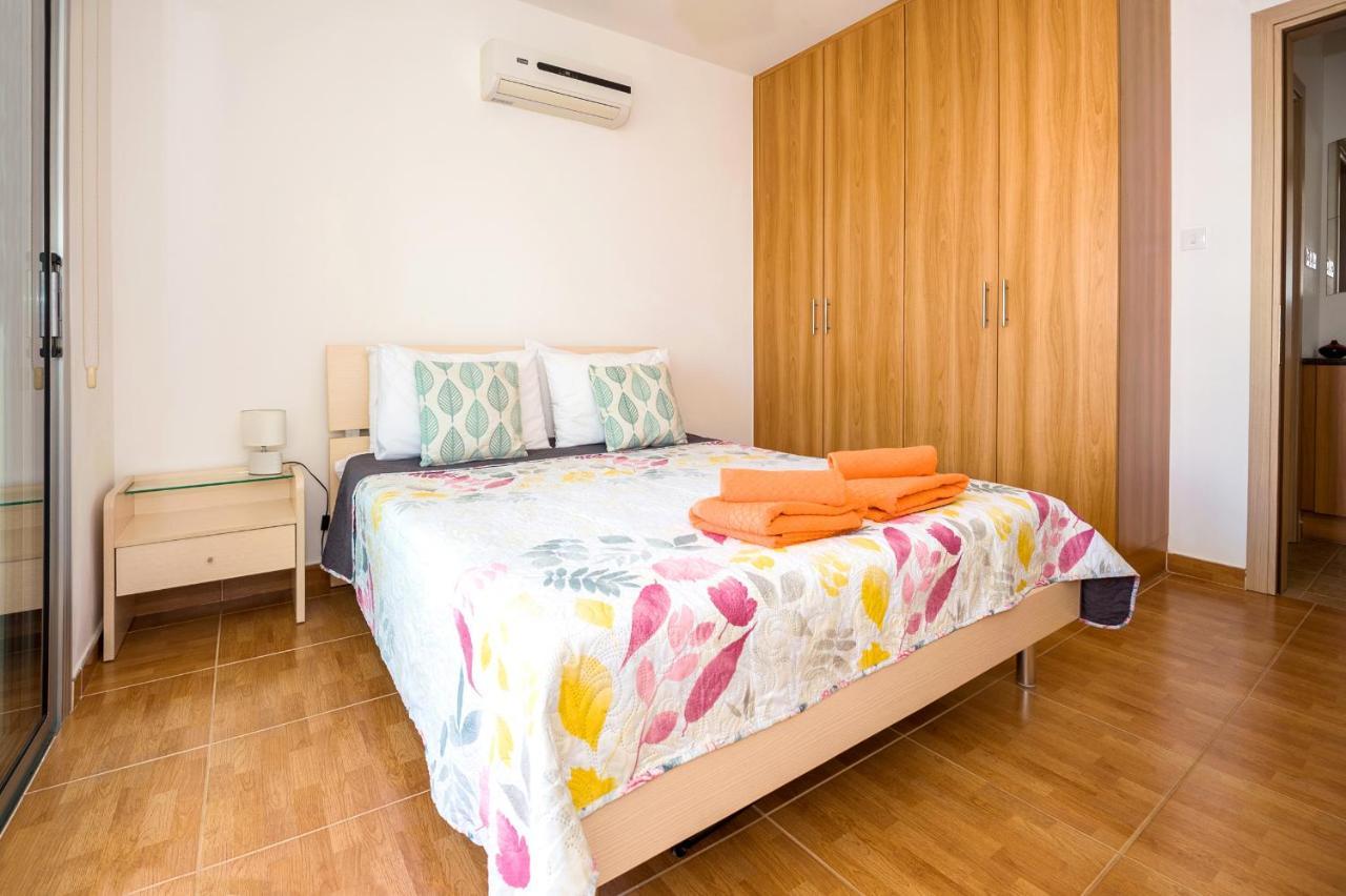 Seabreeze Apartment 200M Away From The Sea Paralimni Exterior photo