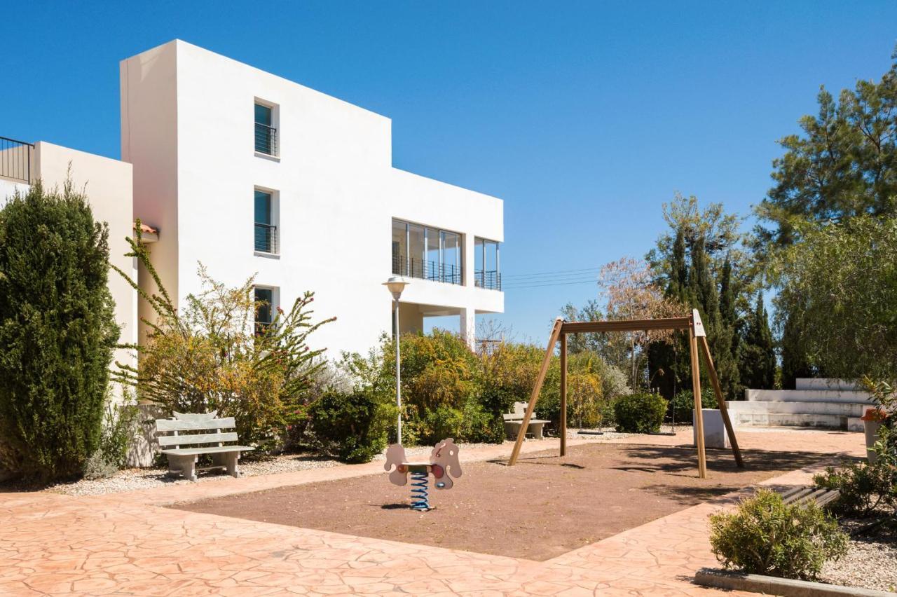 Seabreeze Apartment 200M Away From The Sea Paralimni Exterior photo