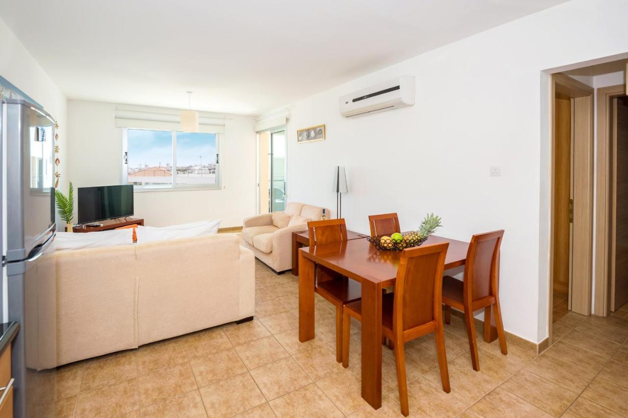 Seabreeze Apartment 200M Away From The Sea Paralimni Exterior photo