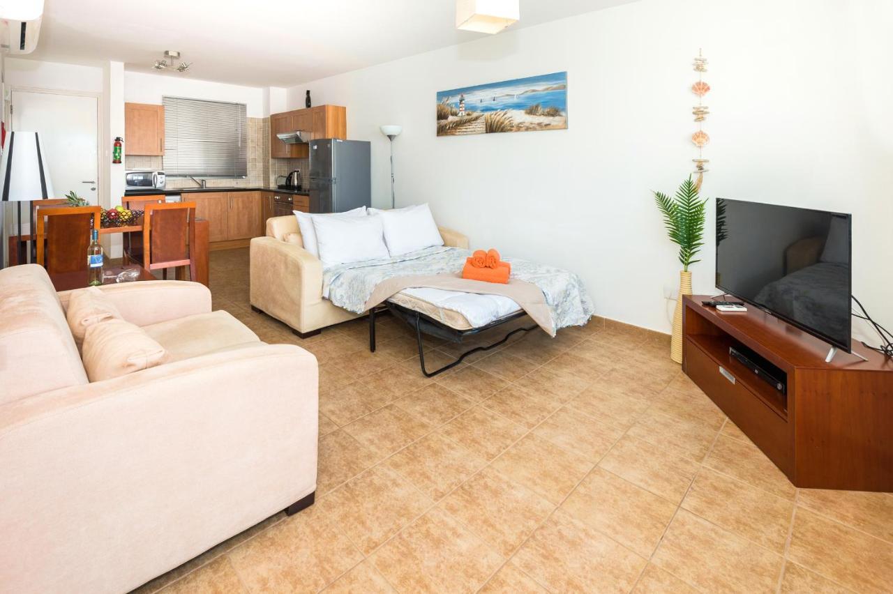 Seabreeze Apartment 200M Away From The Sea Paralimni Exterior photo