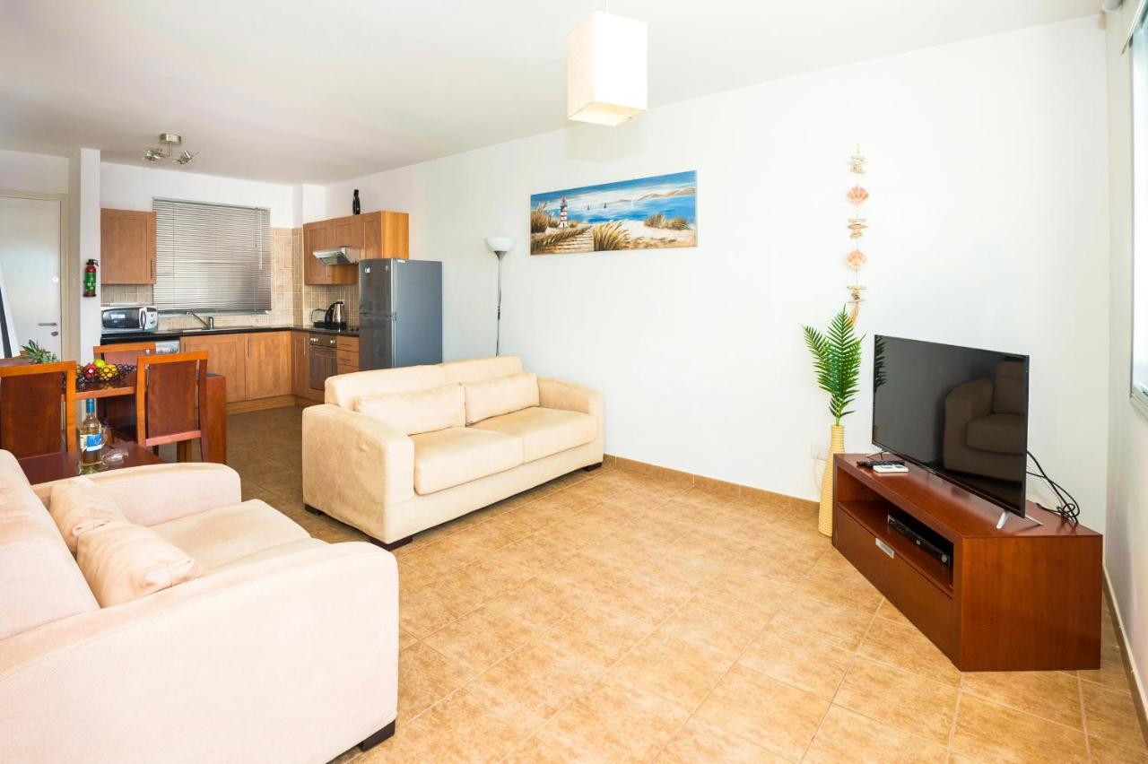 Seabreeze Apartment 200M Away From The Sea Paralimni Exterior photo