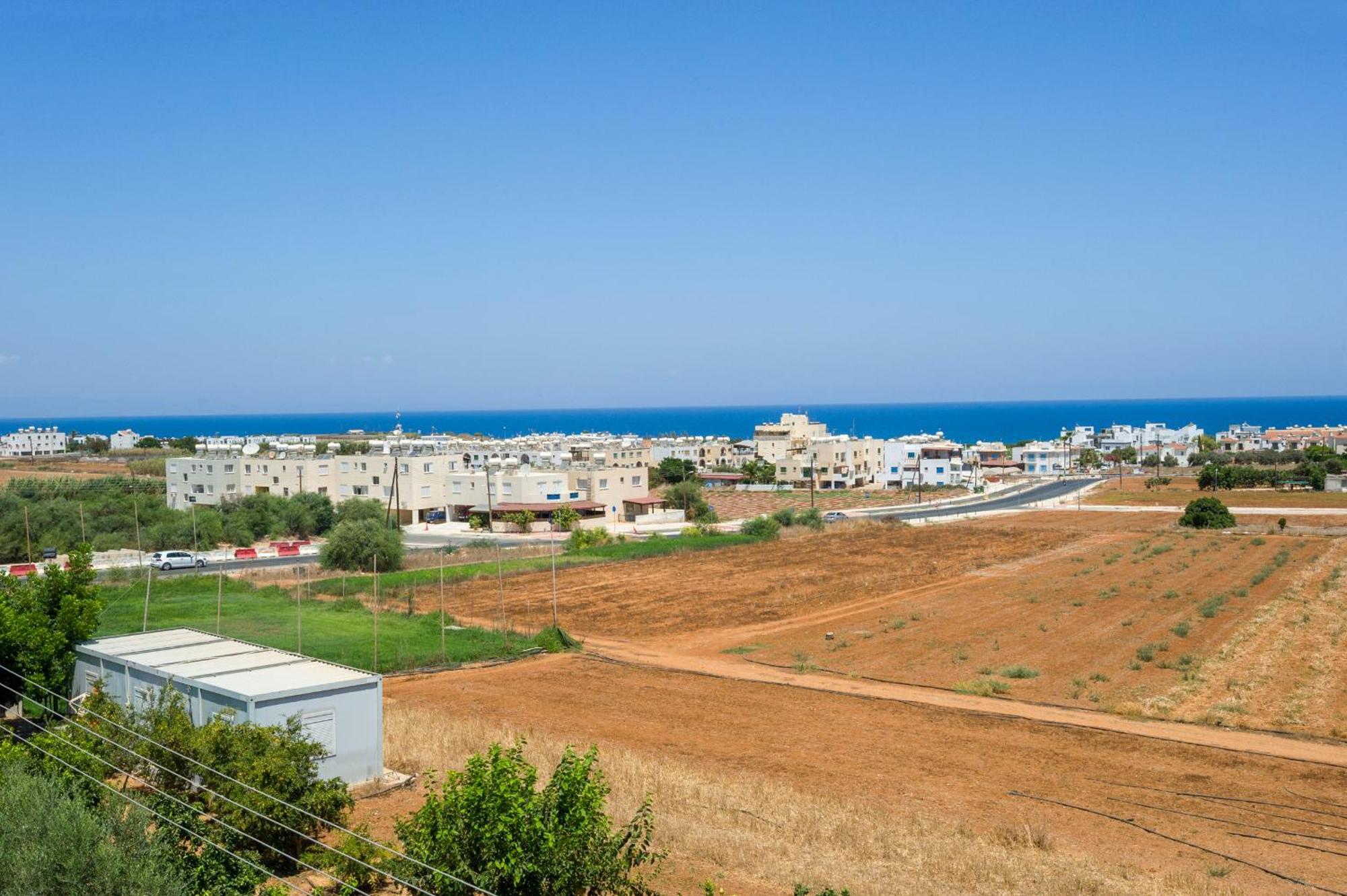 Seabreeze Apartment 200M Away From The Sea Paralimni Exterior photo
