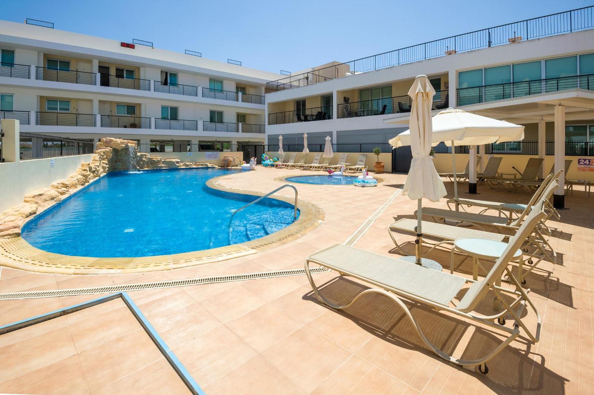 Seabreeze Apartment 200M Away From The Sea Paralimni Exterior photo